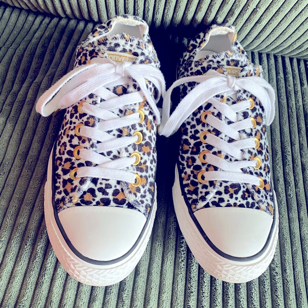 CONVERSE All Star Cheetah Velvet Sneakers sz 7